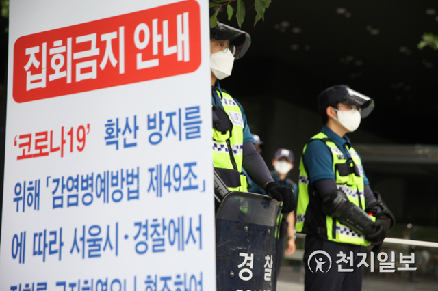 [천지일보=김누리 기자] 민주노총 전국노동자대회가 예고된 3일 오전 서울 영등포구 여의대로에서 경찰이 경계 근무를 서고 있다. ⓒ천지일보 2021.7.3