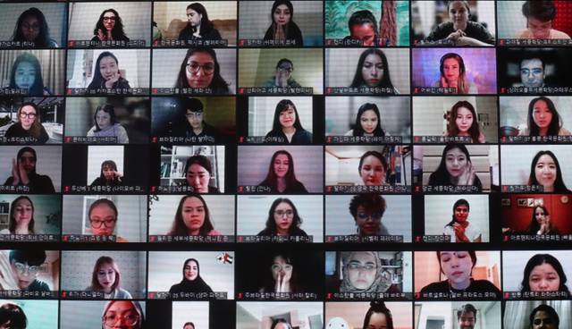 지난 8일 열린 세종학당 우수학습자 말하기 대회에 비대면으로 참여한 학생들 (출처:뉴시스)