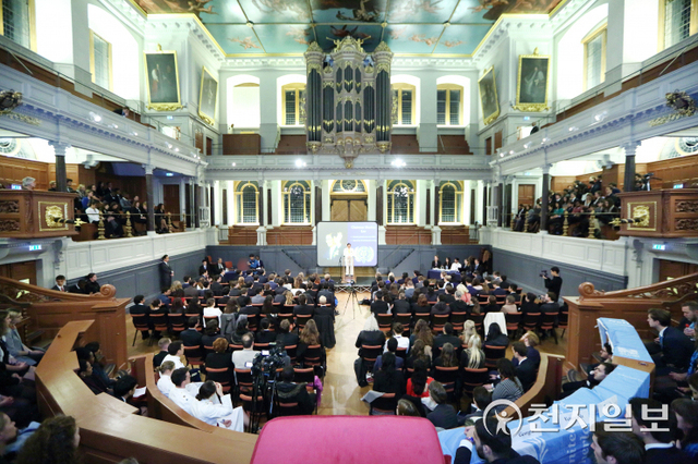 2015년 11월 15일 영국 옥스퍼드대학교 강당에서 ‘2015 모의 UN회의’가 열린 가운데 특별 연사자로 초청받은 이 대표가 평화를 주제로 연설하고 있다. ⓒ천지일보 2021.10.15