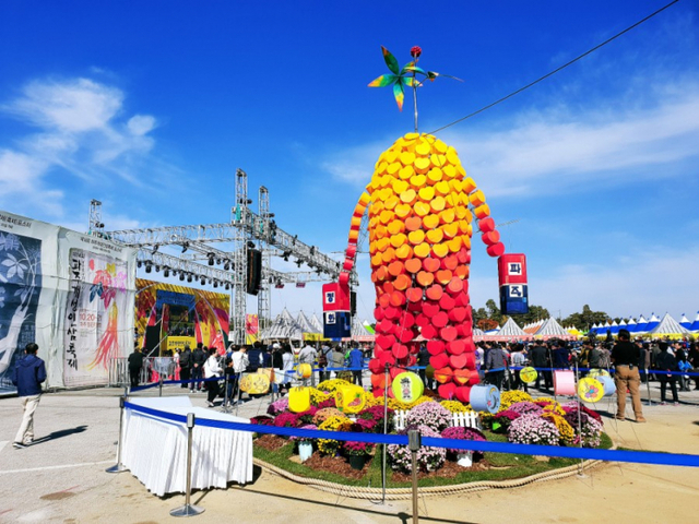 롯데 프리미엄 아울렛 파주점이 지난 2018년 ‘파주개성인삼 축제’를 개최하고 있다. (제공: 롯데쇼핑)