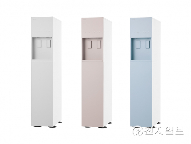 코웨이가 슬림한 디자인과 편의성을 높인 업소용 직수형 정수기 ‘코웨이 아이콘 스탠드 정수기’를 출시했다고 18일 밝혔다. (제공: 코웨이) ⓒ천지일보 2021.10.18