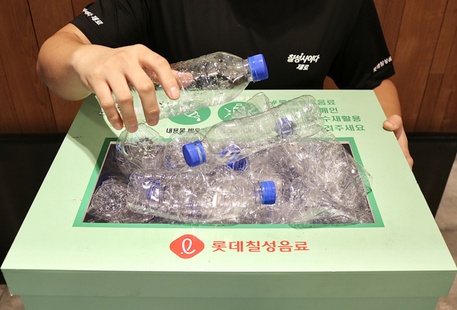 롯데칠성음료가 ‘Re:Green 자원순환 캠페인’을 전개하고 있다. (제공: 롯데칠성음료)