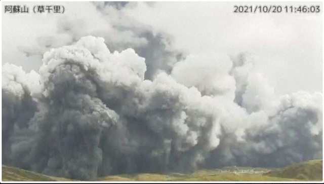 20일 분화하는 일본 아소산. (출처: 일본 기상청 홈페이지 캡처)