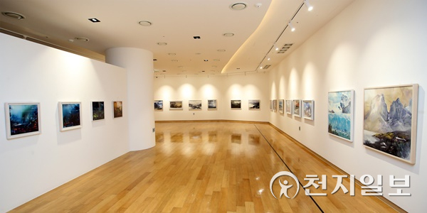 BNK경남은행갤러리에서는 정호경 수채화 작품이 공개되고 있다.(제공: 경남은행)ⓒ천지일보 2021.10.20