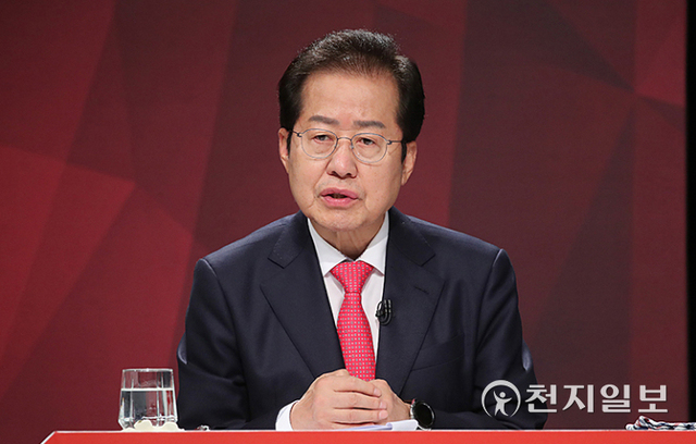 [천지일보=박준성 기자] 국민의힘 홍준표 대선 경선후보가 18일 오후 부산 수영구 부산MBC에서 열린 부산·울산·경남 합동토론회에 참석해 발언하고 있다. (제공: 국민의힘) ⓒ천지일보 2021.10.18