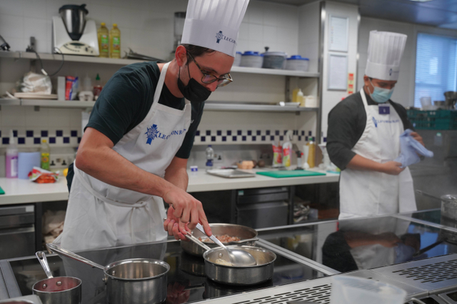 지난 5일(현지시각) 영국에서 개최된 ‘종가집 김치 블라스트’ 행사에서 참가자들이 요리를 하고 있다. (제공: 대상㈜)