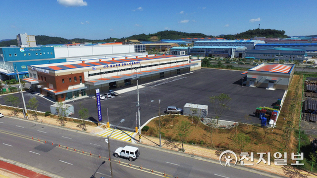 지난 2015년 정촌일반산단에 지상 2층, 연면적 4066㎡ 규모로 들어선 중소유통공동도매물류센터 전경. ⓒ천지일보 2021.10.8