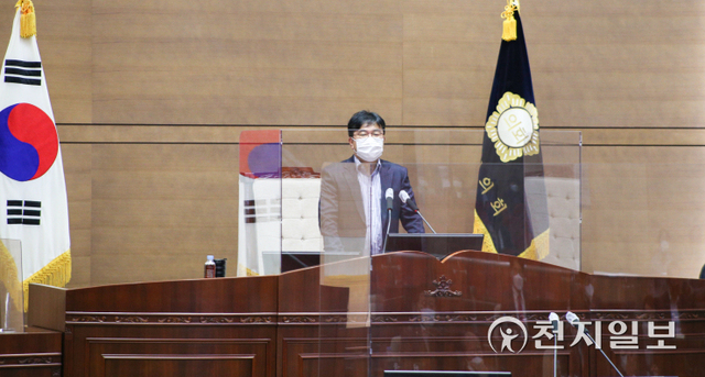[천지일보 천안=박주환 기자] 충남 천안시의회 황천순 의장이 26일 본회의장에서 제246회 임시회 제3차 본회의를 주재하고 있다. ⓒ천지일보 2021.10.26