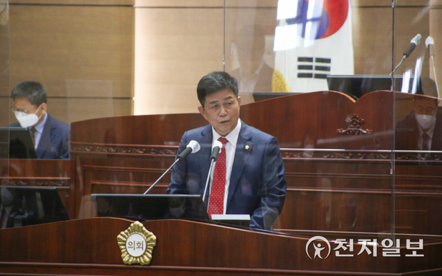 [천지일보 천안=박주환 기자] 충남 천안시의회 이교희 의원이 26일 본회의장에서 열린 제246회 임시회 제3차 본회의에서 시정 질문을 하고 있다. ⓒ천지일보 2021.10.26