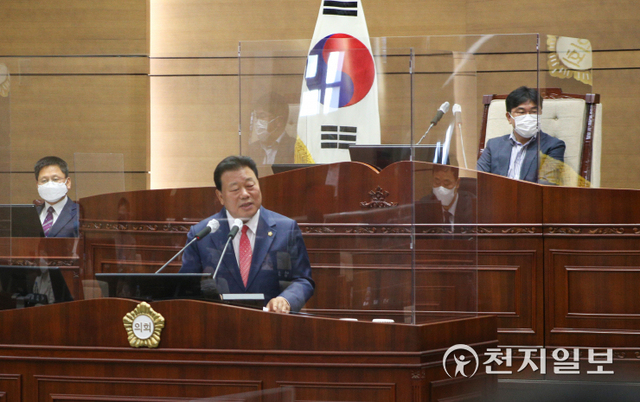 [천지일보 천안=박주환 기자] 충남 천안시의회 허욱 의원이 28일 본회의장에서 열린 제246회 임시회에서 시정 질문을 하고 있다. ⓒ천지일보 2021.10.28