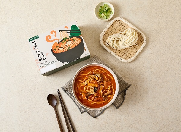 김치 짜글이 칼국수. (제공: 더반찬&)