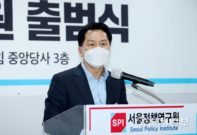 [천지일보=박준성 기자] 국민의힘 김기현 원내대표가 1일 오후 서울 여의도 중앙당사에서 열린 서울정책연구원 출범식에서 격려사를 하고 있다. ⓒ천지일보 2021.11.1