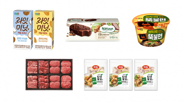 (왼쪽 상단부터 시계방향 순서)정식품의 라잇미닛 2종, 나뚜루의 초콜릿 아몬드바, 농심의 렌지땡 뚝불면, 하림의 자연실록 동물복지 IFF 닭고기, 현대그린푸드의 동물복지 한우 선물세트. (각 사 제공)