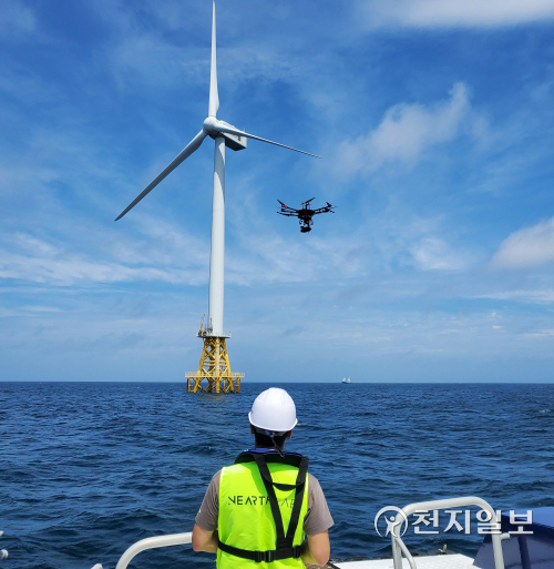 자율주행 드론을 활용해 디지털 트윈 설비점검을 하는 모습. (제공: 한국남동발전) ⓒ천지일보 2021.11.2