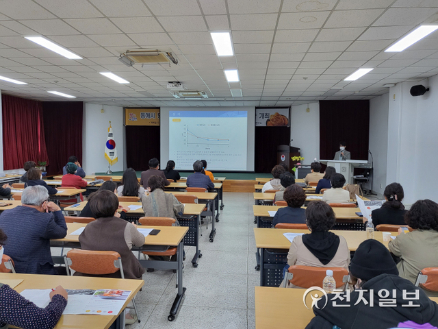 3일 동해시 농업기술센터 대회의실에서 명태김치 특성화 방안에 대한 세미나가 진행되고 있다. (제공: 동해시청) ⓒ천지일보 2021.11.3