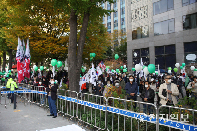 [천지일보=원민음 기자] 우리공화당이 6일 서울 숭례문오거리에서 집회를 하고 있다. ⓒ천지일보 2021.11.6