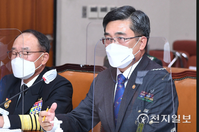 [천지일보=박준성 기자] 서욱 국방부 장관이 19일 오후 서울 여의도 국회에서 열린 법제사법위원회의 군사법원에 대한 국정감사에서 의원들의 질의에 답하고 있다. (공동취재사진) ⓒ천지일보 2021.10.19