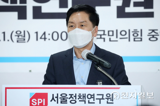 [천지일보=박준성 기자] 국민의힘 김기현 원내대표가 1일 오후 서울 여의도 중앙당사에서 열린 서울정책연구원 출범식에서 격려사를 하고 있다. ⓒ천지일보 2021.11.1