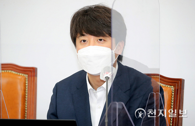 [천지일보=박준성 기자] 국민의힘 이준석 대표가 8일 서울 여의도 국회에서 열린 최고위원회의에서 발언하고 있다. ⓒ천지일보 2021.11.8