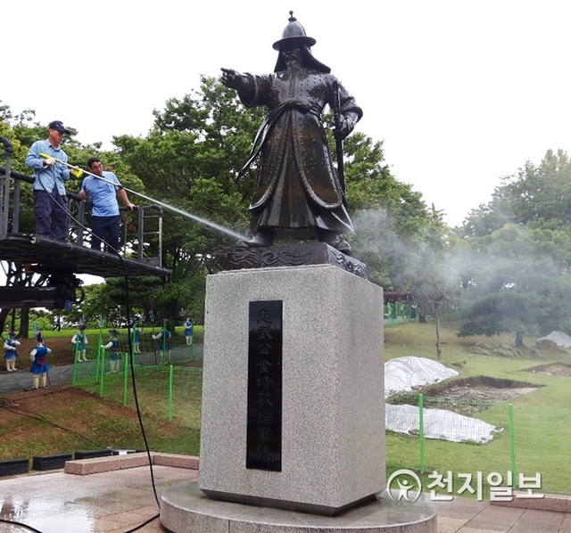 [천지일보 진주=최혜인 기자] 지난 23일 경남 진주성에서 충무공 김시민 장군 탄신 465주년을 맞아 친수식이 열리고 있다. (제공: 진주시) ⓒ천지일보 2019.9.25