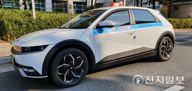 이달부터 도입 운행 중인 진주지역 전기택시 모습. (제공: 진주시) ⓒ천지일보 2021.11.12
