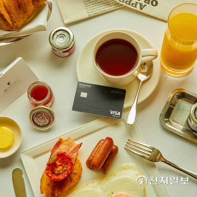 신한카드는 위드 코로나 시대를 맞아 여행을 준비하는 고객들을 위해 메리어트 인터내셔널과 함께 ‘메리어트 본보이TM 더 베스트 신한카드(메리어트 신한카드)’ 이용 이벤트를 진행한다. (제공: 신한카드) ⓒ천지일보 2021.11.15