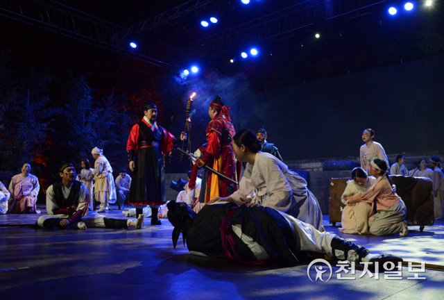 지난 14일 임진왜란 3대 대첩 중 하나인 진주대첩을 주제로 한 창작뮤지컬 촉석산성아리아가 열리고 있다. (제공: 진주시) ⓒ천지일보 2021.11.15