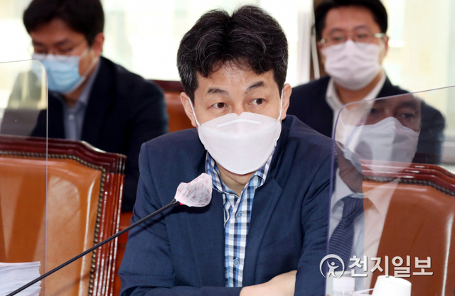 [천지일보=박준성 기자] 더불어민주당 윤건영 의원이 28일 서울 여의도 국회에서 열린 외교통일위원회 전체회의에서 발언하고 있다. (공동취재사진) ⓒ천지일보 2020.9.28