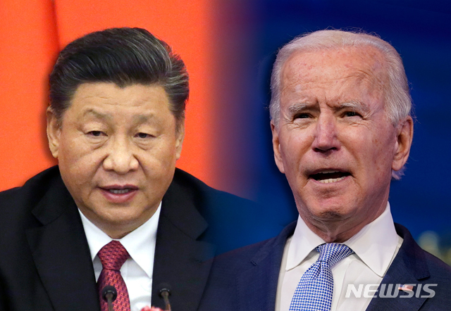 세계 양대 이산화탄소 배출국인 미국과 중국이 기후정상회담 폐막을 이틀 앞두고 기후변화에 대한 공동합의문을 발표했다. 사진은 시진핑 중국 국가주석(왼쪽)과 조 바이든 미국 대통령. (출처: 뉴시스)