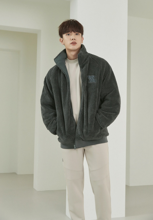 젝시믹스 ‘리 버서블 집업 플리스 자켓’ 화보. (제공: 브랜드엑스코퍼레이션)