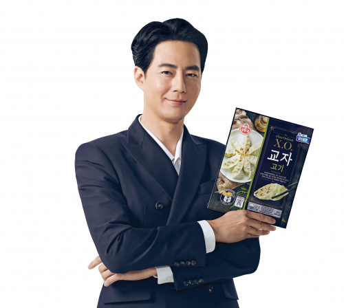 ‘X.O. 만두’과 모델 조인성. (제공: 오뚜기)