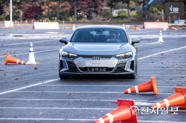 e-tron GT 슬라럼 주행. (제공: 아우디코리아) ⓒ천지일보 2021.11.9