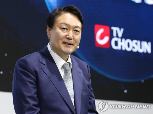 국민의힘 윤석열 대선 후보가 22일 서울 광진구 그랜드워커힐서울에서 열린 TV조선 글로벌리더스포럼2021에서 국가 미래 비전을 발표하고 있다. 2021.11.22 (출처: 연합뉴스)