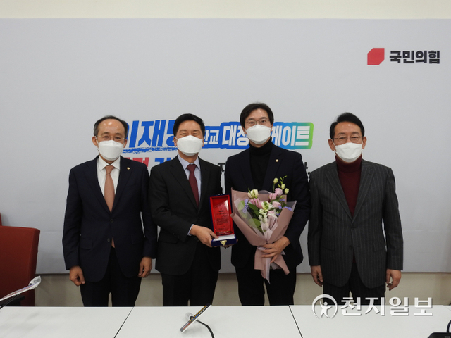 왼쪽에서부터 국민의힘 추경호 원내수석부대표, 김기현 원내대표, 강민국 원내대변인, 김도읍 정책위의장. ⓒ천지일보 2021.11.29