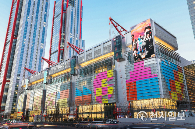 현대백화점_더현대서울외부전경. (제공 : 현대백화점) ⓒ천지일보 2021.2.26