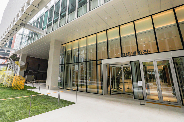 서울시 강남구 현대백화점 본사 사옥 전경. (제공: 현대백화점) ⓒ천지일보 2021.11.30