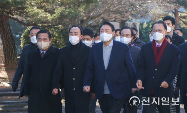 [천지일보 천안=박주환 기자] 국민의힘 윤석열 대선후보가 충청권 민생투어 마지막 날인 1일 오전 충남 천안시 목천읍 독립기념관에 들어서고 있다. ⓒ천지일보 2021.12.1