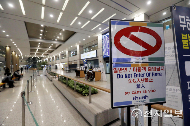 [천지일보=남승우 기자] 신종 코로나바이러스 감염증(코로나19)의 새로운 변이 바이러스인 ‘오미크론 변이’의 국내 유입이 처음으로 확인된 가운데 2일 오후 인천국제공항 제1여객터미널 입국장이 한산한 모습을 보이고 있다. ⓒ천지일보 2021.12.2