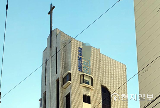 [천지일보 인천=김미정 기자] 신종 코로나바이러스 감염증(코로나19) 변이 바이러스 오미크론의 지역사회 n차 감염 우려가 현실화된 3일 오후 오미크론 변이 첫 확진자가 발생한 인천 미추홀구의 한 교회의 모습. ⓒ천지일보 2021.12.3