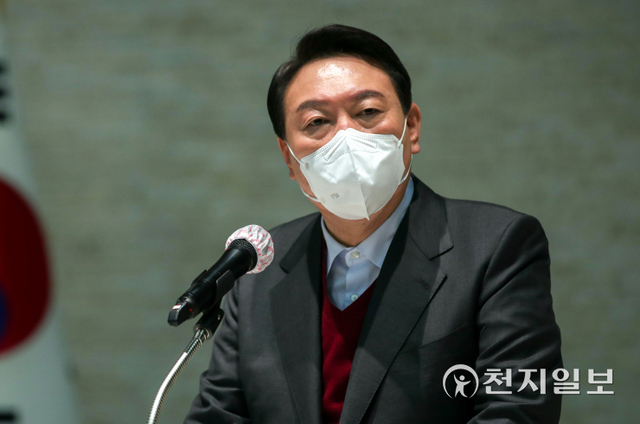 [천지일보=박준성 기자] 국민의힘 윤석열 대선후보가 8일 서울 영등포구 공군호텔에서 열린 충북·충남도민회 공동주최 국가균형발전 완성 결의대회에서 인사말을 하고 있다. ⓒ천지일보 2021.12.8