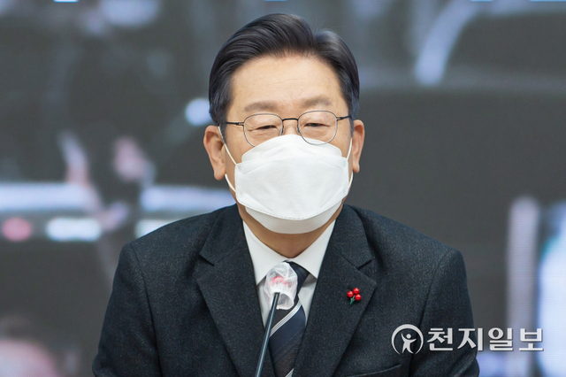 [천지일보=박준성 기자] 더불어민주당 이재명 대선후보가 10일 서울 영등포구 더불어민주당사에서 열린 바른미래당 출신 김관영, 채이배 전 의원의 입당식에서 발언하고 있다.ⓒ천지일보 2021.12.10