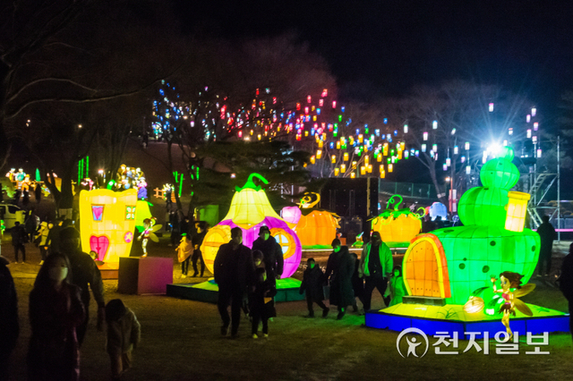 지난 4일부터 열리고 있는 2021 진주남강유등축제 모습. ⓒ천지일보 2021.12.10