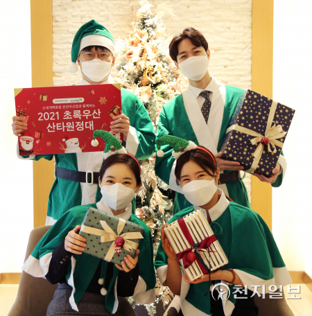 신세계 천안아산점이 ‘2021 초록우산 산타원정대’를 통해 천안지역 내 저소득층 아이들이 평상시 가지고 싶었던 옷·신발·장난감 등의 위시리스트를 받아 크리스마스 선물을 전달한다. (제공: 신세계 천안아산점) ⓒ천지일보 2021.12.10