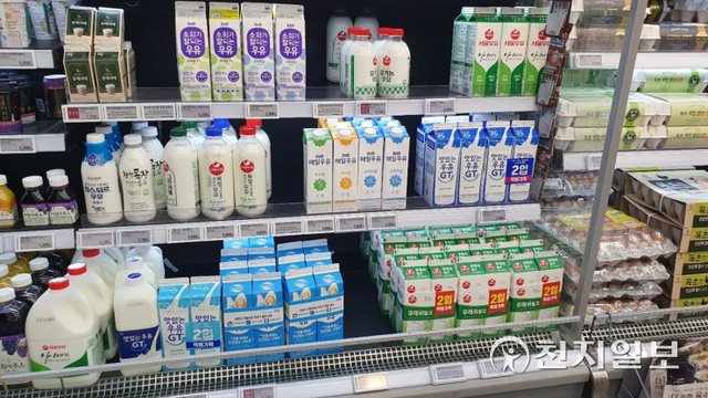 [천지일보 세종=이진희 기자] 대형 매장에 진열된 우유 ⓒ천지일보 2021.11.17