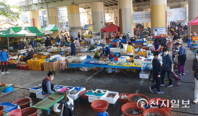 온양온천역 하부공간 풍물5일장 전경. (제공: 아산시) ⓒ천지일보 2021.12.22