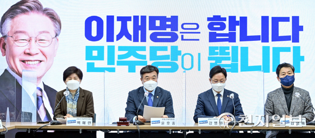 [천지일보=박준성 기자] 더불어민주당 윤호중 공동선대위원장이 15일 서울 여의도 더불어민주당 중앙당사에서 열린 중앙선거대책위원회의에서 발언하고 있다. ⓒ천지일보 2021.12.15