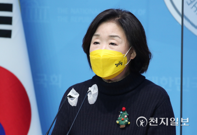 [천지일보=박준성 기자] 정의당 심상정 대선 후보가 24일 오후 서울 여의도 국회 소통관에서 박근혜 전 대통령 특별사면 관련 입장 발표 기자회견을 갖고 있다. ⓒ천지일보 2021.12.24