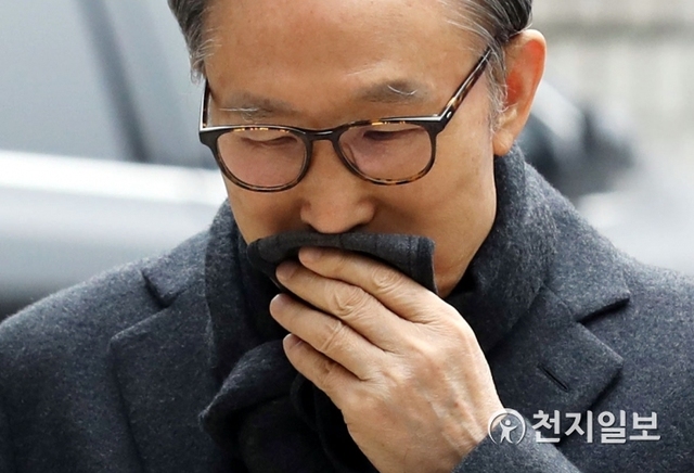 [천지일보=남승우 기자] 다스 자금 횡령과 삼성 뇌물수수 등 혐의로 재판에 넘겨진 이명박 전 대통령이 8일 오후 서울 서초구 서울중앙지방법원에서 열린 결심 공판에 출석하고 있다. ⓒ천지일보 2020.1.8