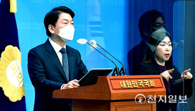 [천지일보=박준성 기자] 국민의당 안철수 대선 후보가 16일 서울 여의도 국회 소통관에서 국민통합 관련 기자회견을 하고 있다. ⓒ천지일보 2021.12.16