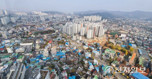 [천지일보 천안=박주환 기자] 충남 천안시(시장 박상돈)가 4일 시내를 한 눈에 내려다보며 자유롭게 의견을 공유하고 정책을 제안하는 상징적인 공간인 ‘천안 타운홀(204m)’을 개관했다. ⓒ천지일보 2021.11.4